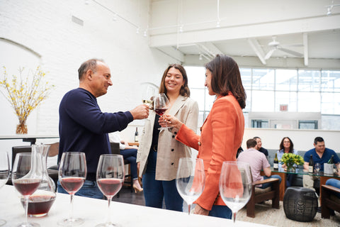 How to Master Corporate Holiday Gifts with Wine